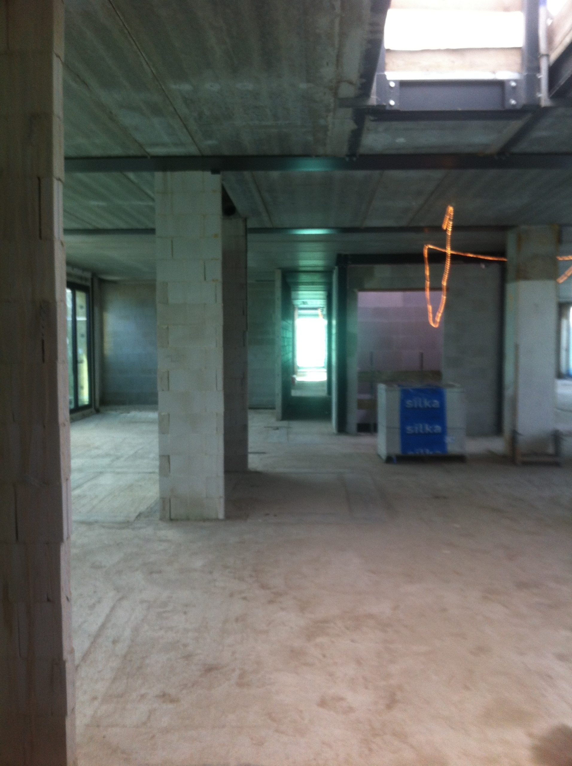 Casco penthouse met kolommen en eerste scheidingswanden in ruwbouw